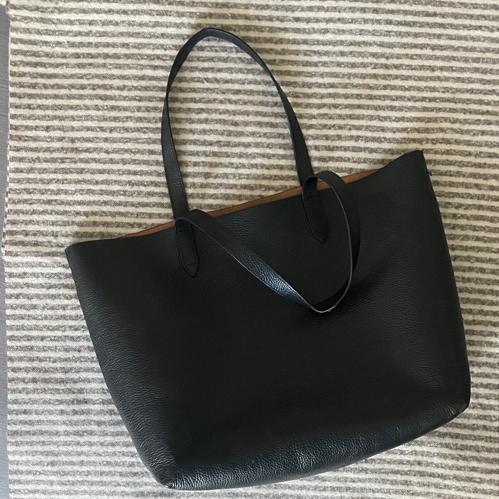 EUC Cuyana Black Leather Tote Bag